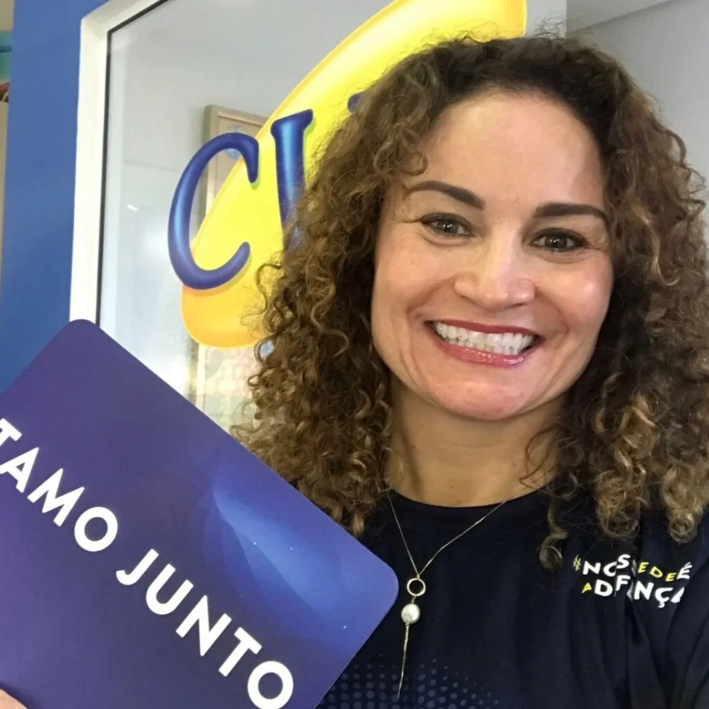 Foto em close de Lika Tavolaro
